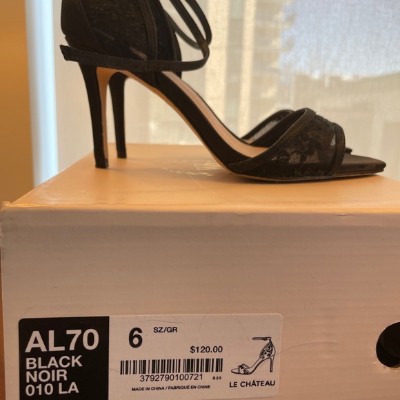 Le Chateau Women’s heels. Size 6 - Picture 5 of 6